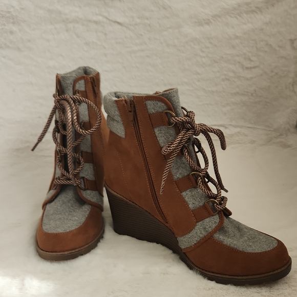 Falls Creek Brown and Gray Lace Up Boots - Picture 2 of 7